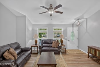 15 Hipswell Ct, Crossville, TN 38558