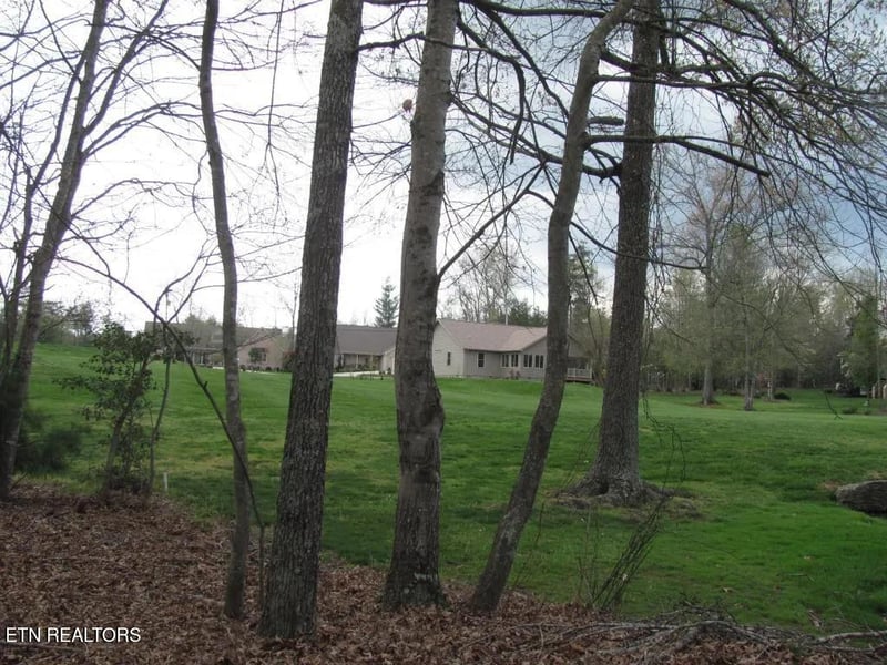 15 Kenwood Ct, Crossville, TN 38558
