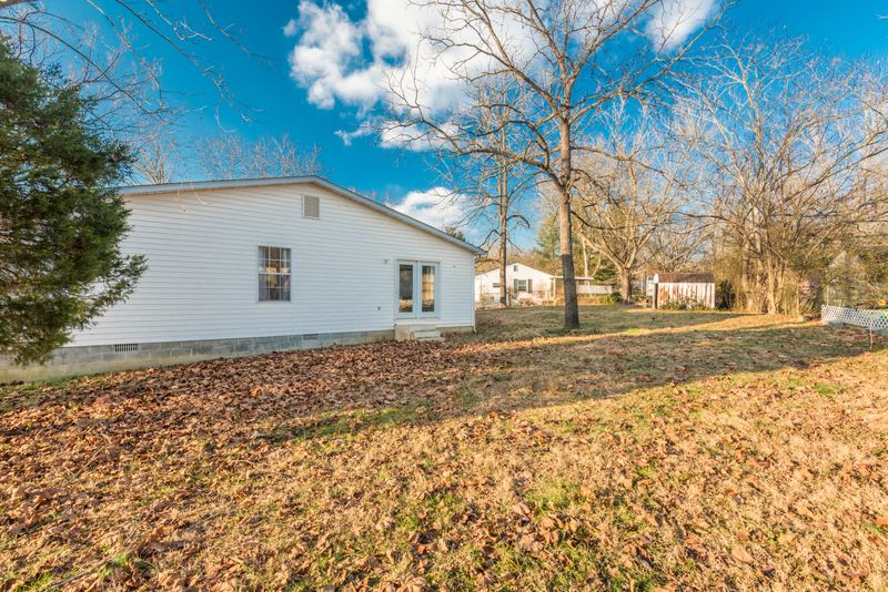 15 Lind Pl, Oak Ridge, TN 37830