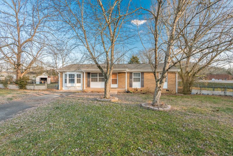 15 Lind Pl, Oak Ridge, TN 37830
