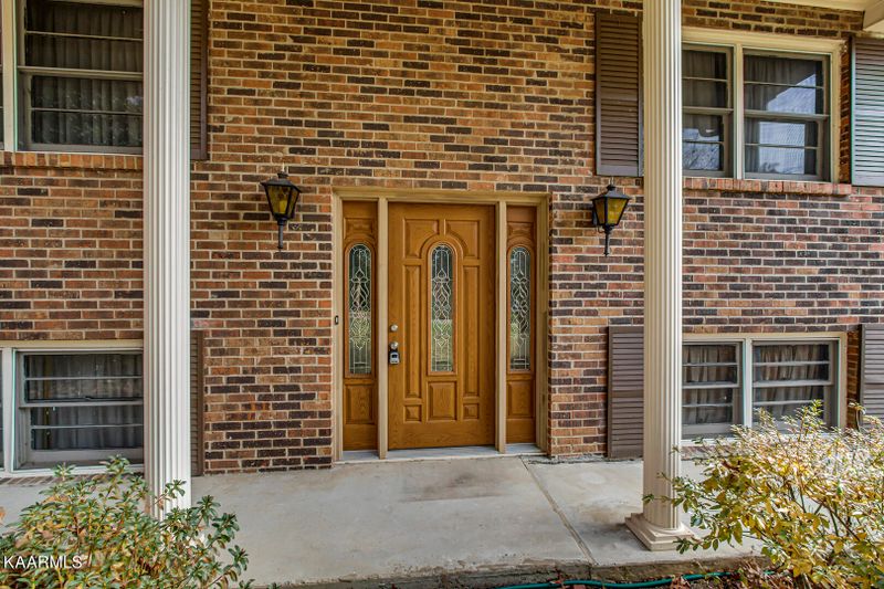 15 Moore Ln, Oak Ridge, TN 37830