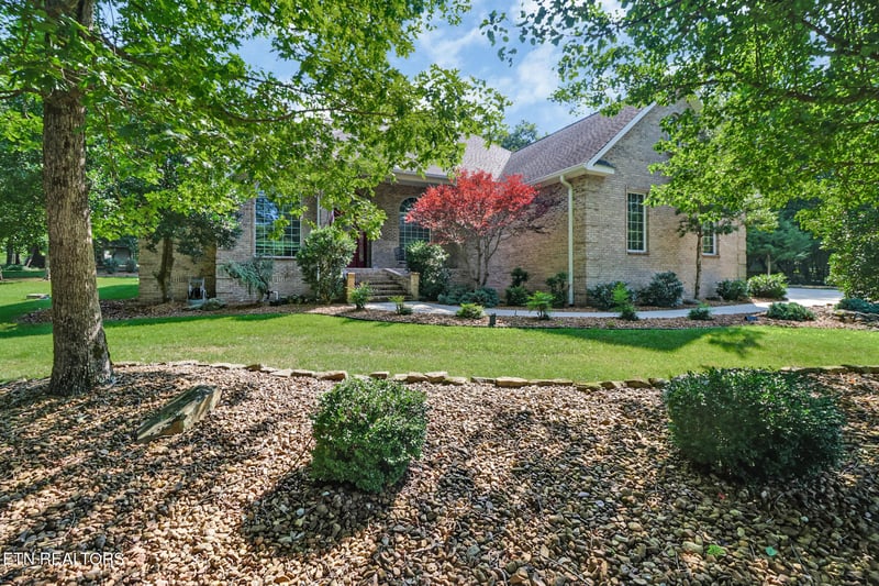 15 Pamala Ln, Crossville, TN 38558