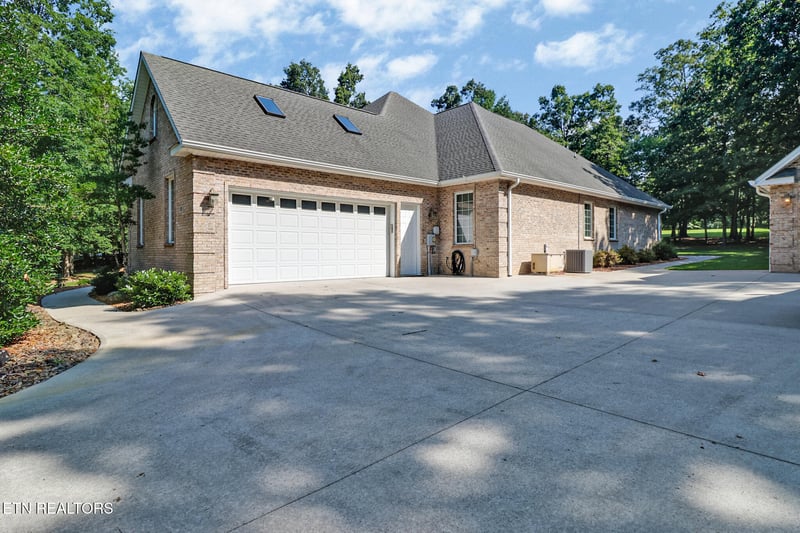 15 Pamala Ln, Crossville, TN 38558