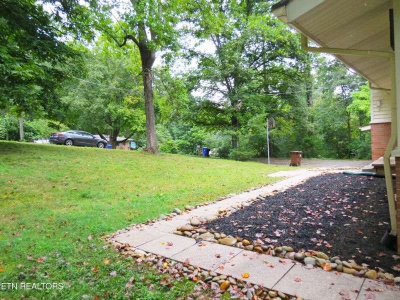 15 Westover Dr, Oak Ridge, TN 37830