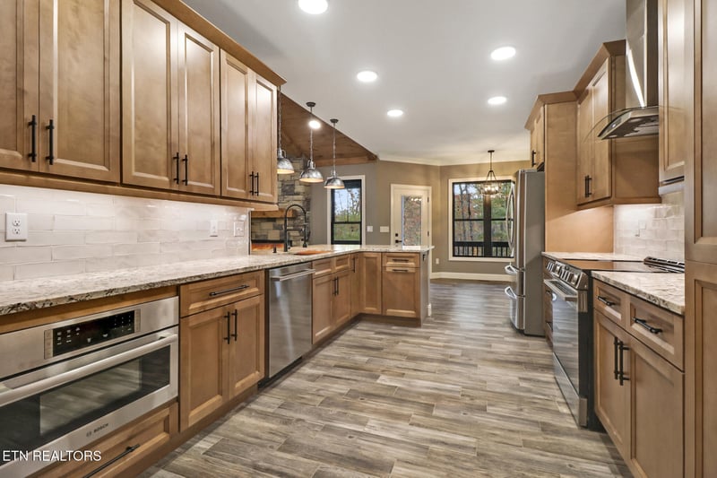 150 Adler Ln, Fairfield Glade, TN 38558