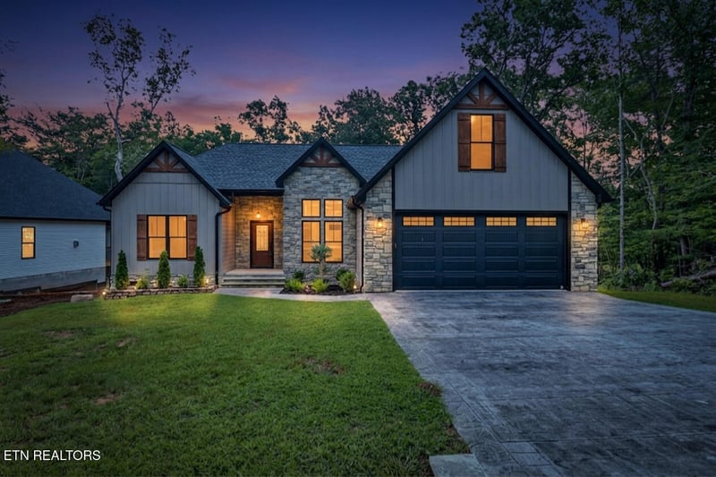 150 Adler Ln, Fairfield Glade, TN 38558
