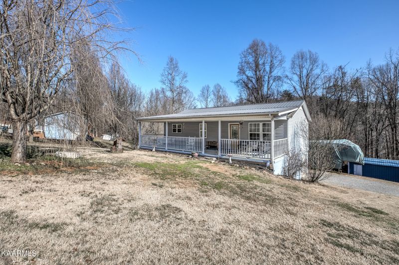 150 Breezeway Ln, Caryville, TN 37714