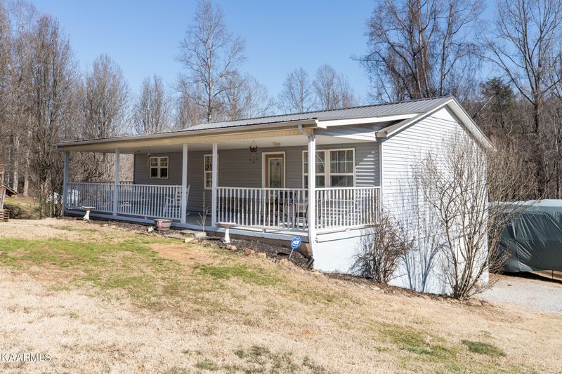150 Breezeway Ln, Caryville, TN 37714