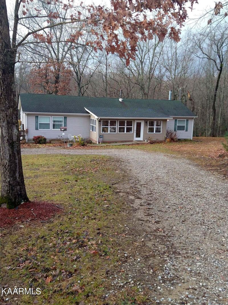 150 Coyote Ln, Oneida, TN 37841