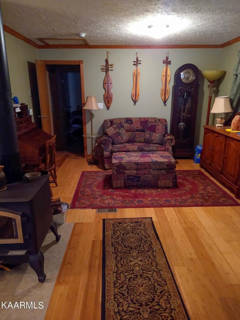 150 Coyote Ln, Oneida, TN 37841