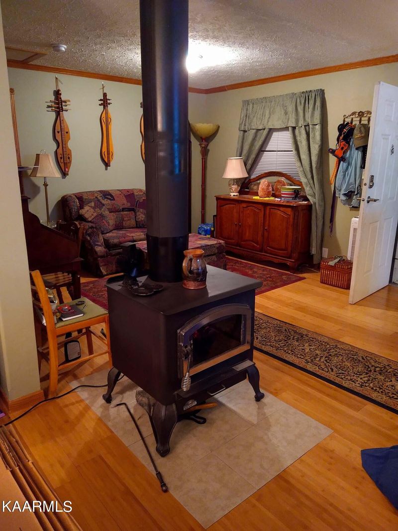 150 Coyote Ln, Oneida, TN 37841