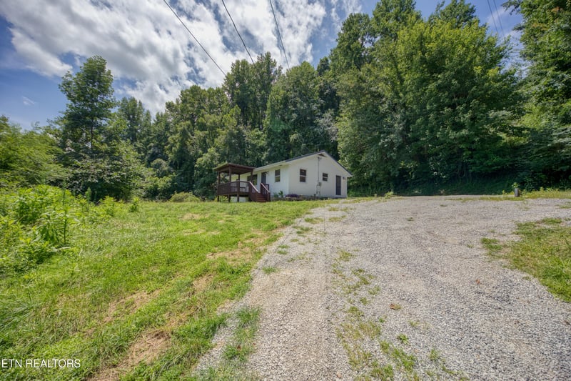 150 Dewey Davis Rd, Walland, TN 37886