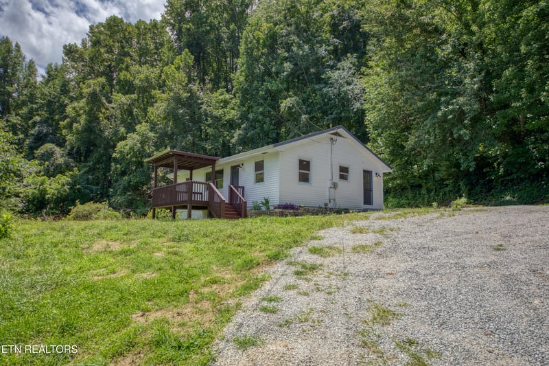 150 Dewey Davis Rd, Walland, TN 37886
