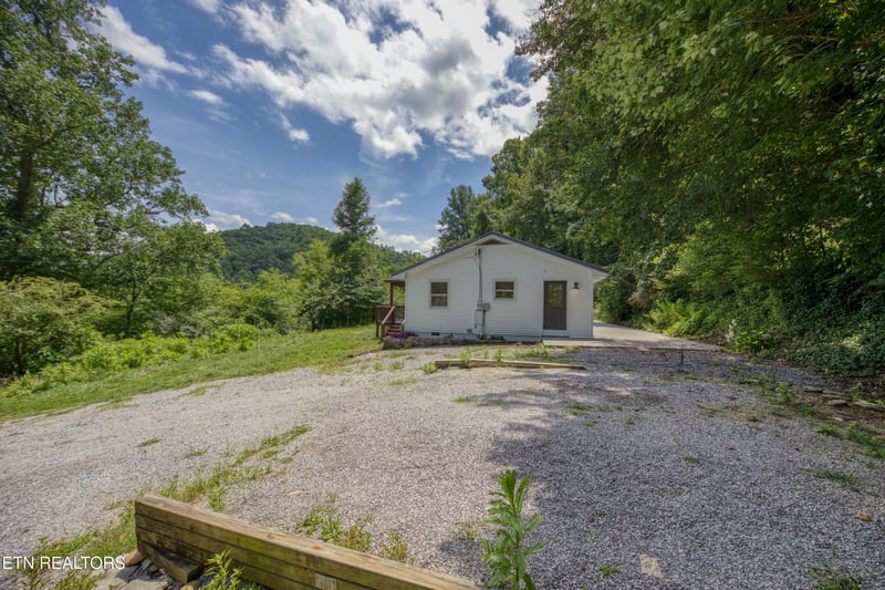 150 Dewey Davis Rd, Walland, TN 37886