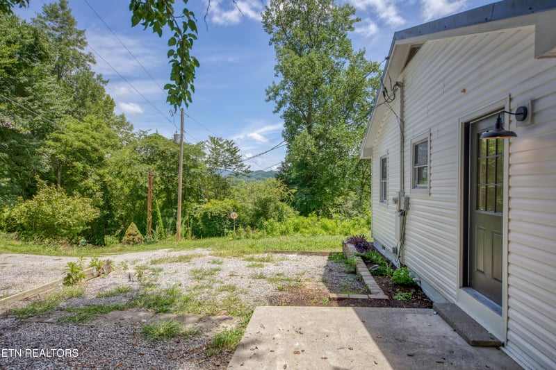 150 Dewey Davis Rd, Walland, TN 37886
