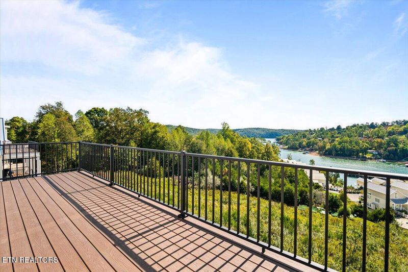 150 E Harbor View Ln, Lafollette, TN 37766