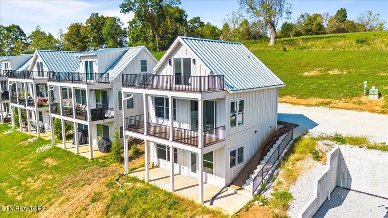150 E Harbor View Ln, Lafollette, TN 37766