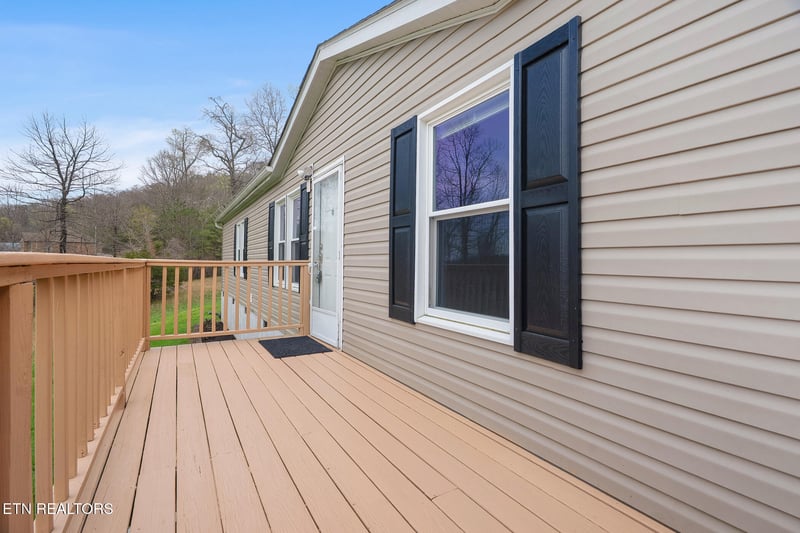 150 E Raccoon Valley Dr, Heiskell, TN 37754