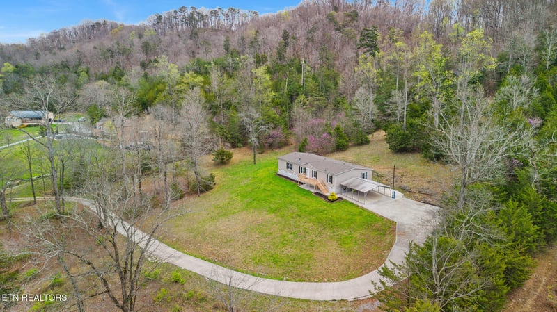150 E Raccoon Valley Dr, Heiskell, TN 37754