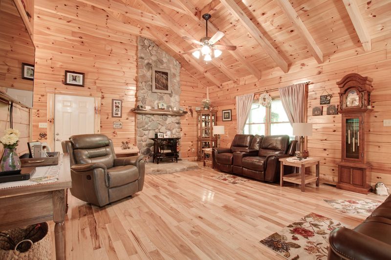 150 Fawn Rest Dr, Harriman, TN 37748