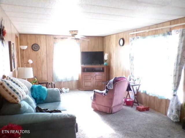 150 Forest Hill Dr, Harriman, TN 37748