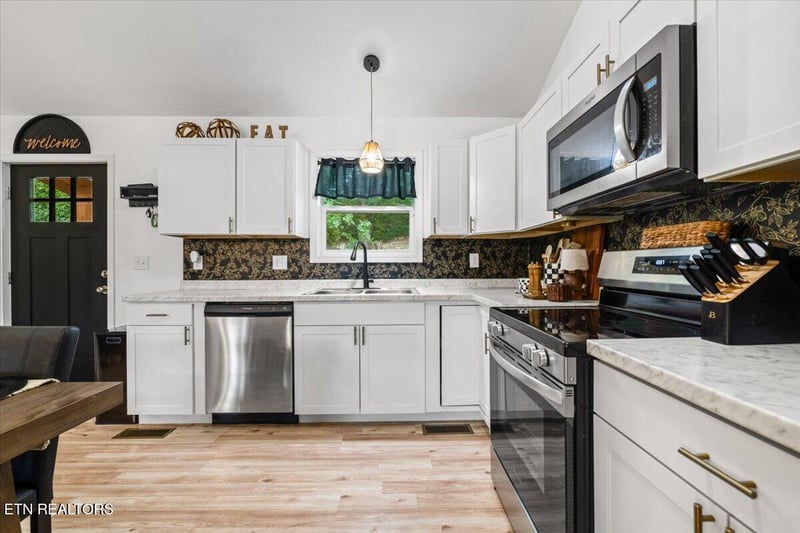 150 Hatmaker Ridge Rd, Jacksboro, TN 37757