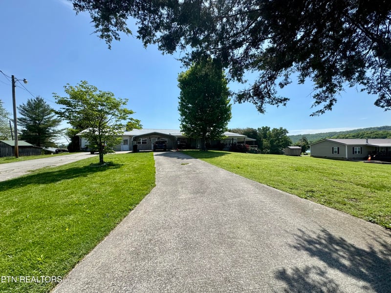 150 Lakeview Cir, Sharps Chapel, TN 37866
