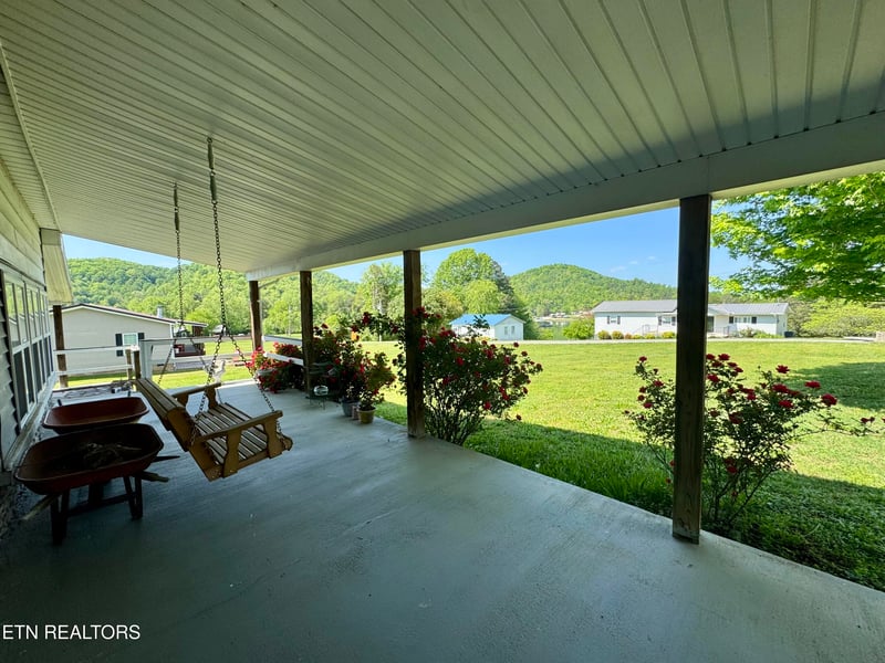 150 Lakeview Cir, Sharps Chapel, TN 37866