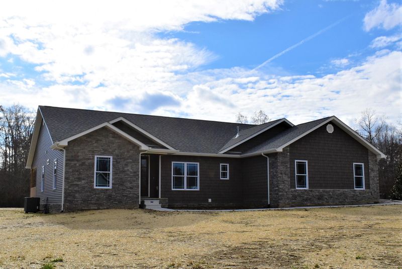 150 Myra Dr, Crossville, TN 38572