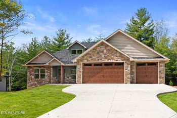 150 Natchez Cir, Crossville, TN 38558