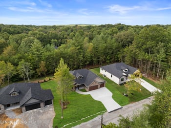 150 Natchez Cir, Crossville, TN 38558