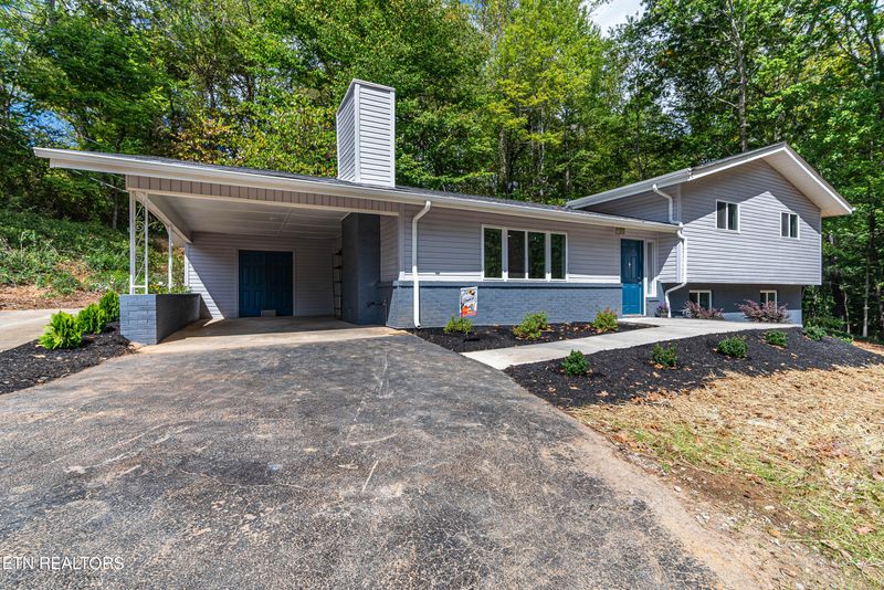 150 Nebraska Ave, Oak Ridge, TN 37830
