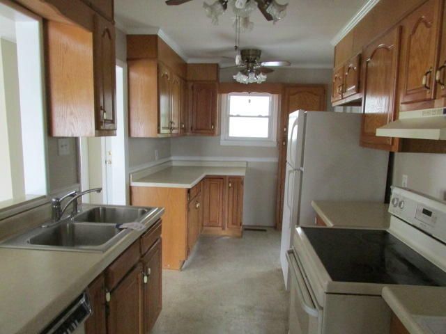 150 Perry Dr, Harriman, TN 37748