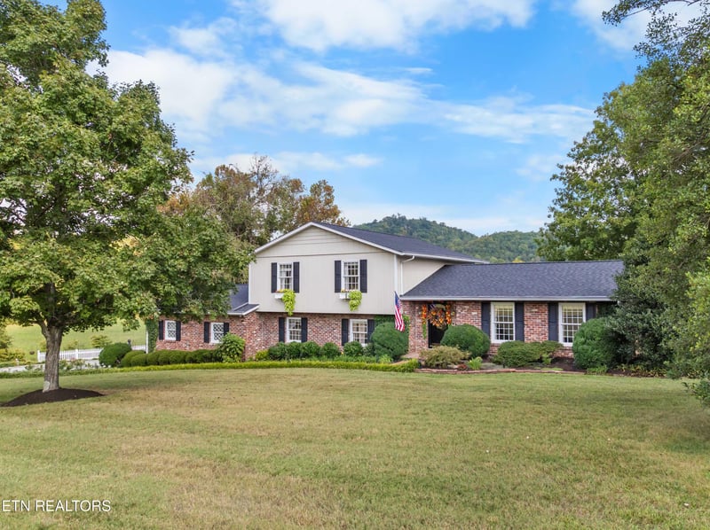 150 Raccoon Valley Rd, Powell, TN 37849