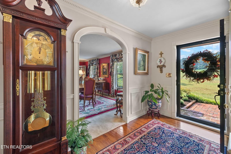 150 Raccoon Valley Rd, Powell, TN 37849