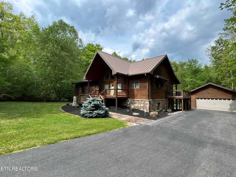 150 Red Oak Dr, Oneida, TN 37841