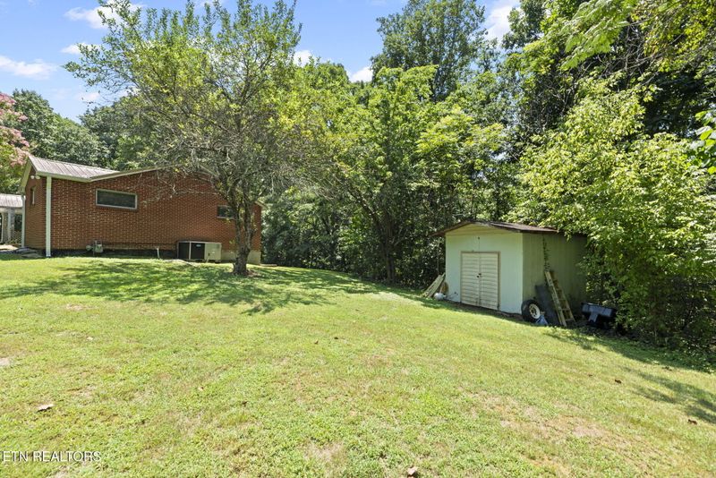 150 Robbins Rd, Harriman, TN 37748