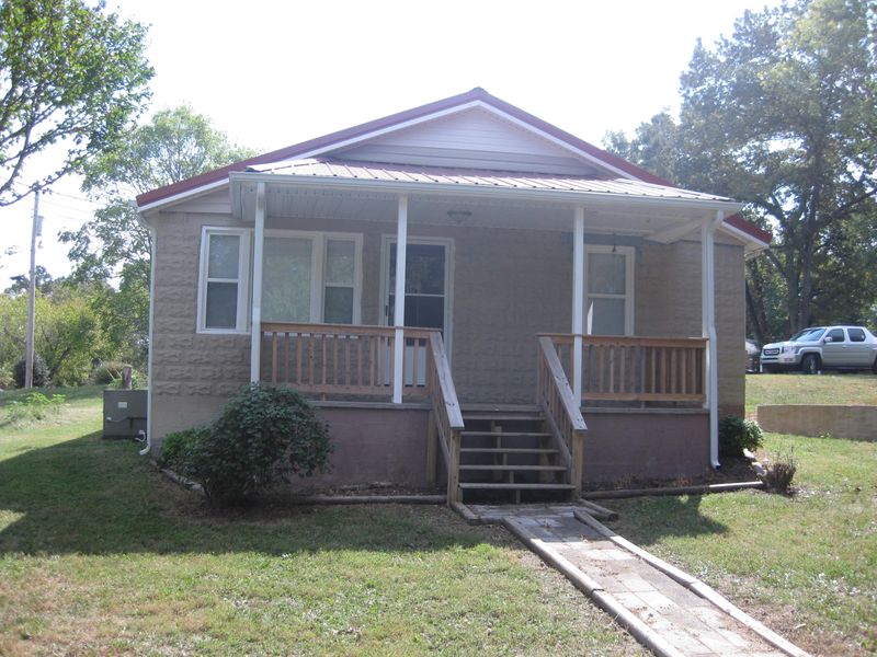 150 Rogers Cir, Lenoir City, TN 37771