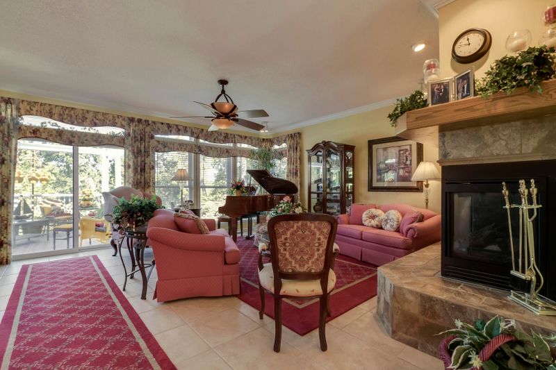 150 Tommotley Dr, Loudon, TN 37774