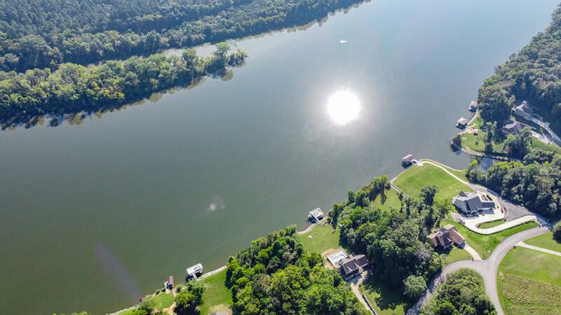 150 Vineyard Cove Dr, Loudon, TN 37774