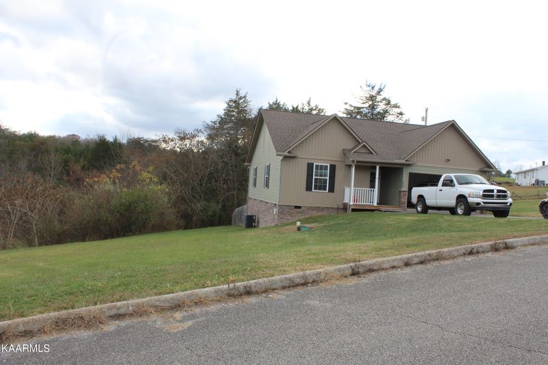 150 West Dr, Lafollette, TN 37766