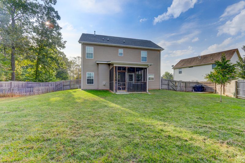 1500 Crescent Oaks Ln, Lenoir City, TN 37772