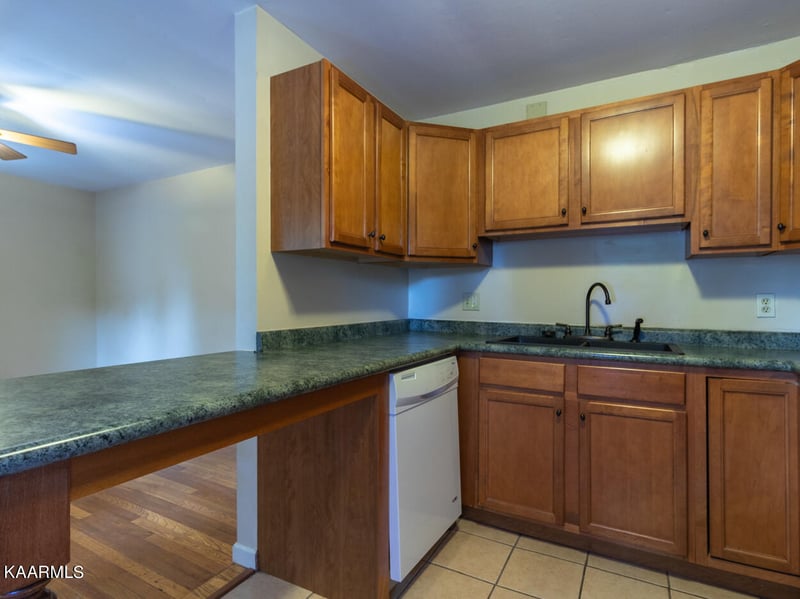 1500 Luttrell St #APT 1, Knoxville, TN 37917