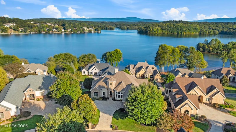 1500 Rarity Bay Pkwy, Vonore, TN 37885
