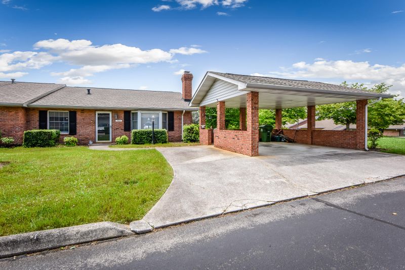 1501 Berwyn Dr, Maryville, TN 37803