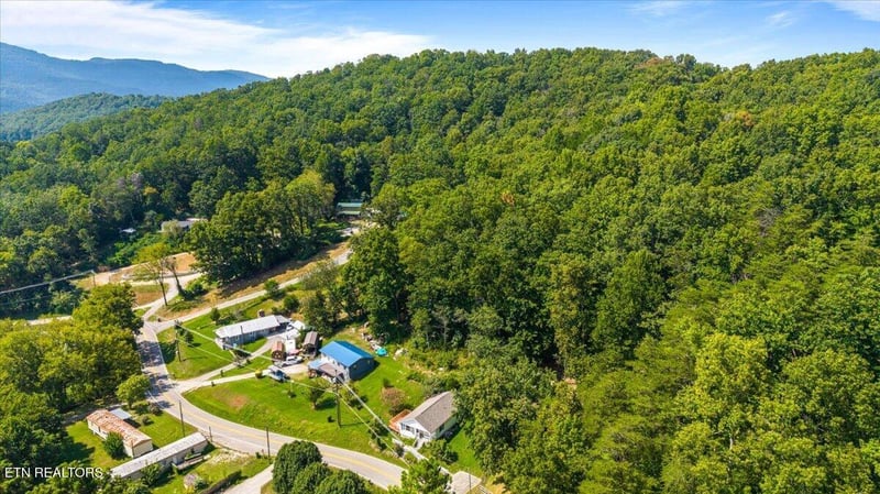 1501 Cherry Bottom Rd, Caryville, TN 37714
