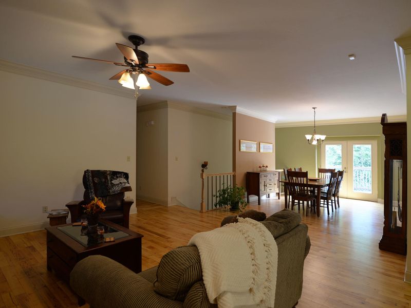1501 Spring View Dr, Lenoir City, TN 37772