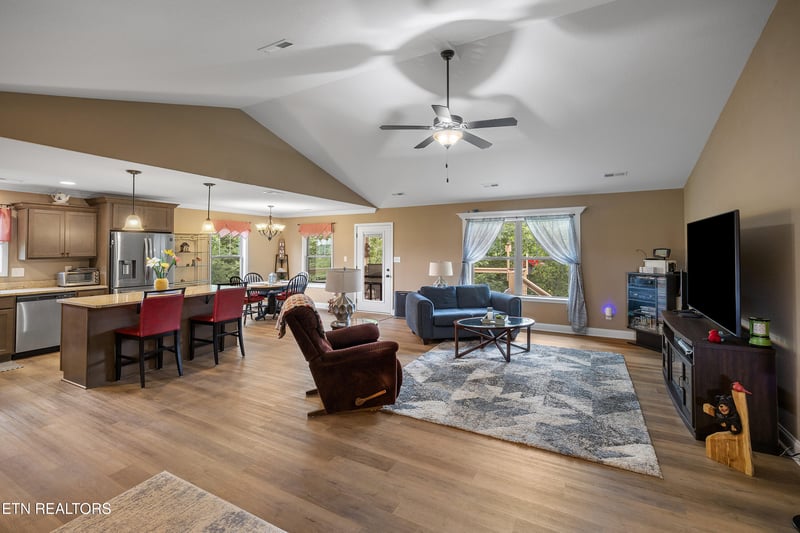 1502 Sally View Dr, Friendsville, TN 37737