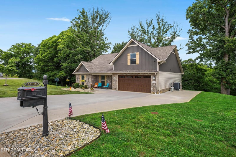1502 Sally View Dr, Friendsville, TN 37737