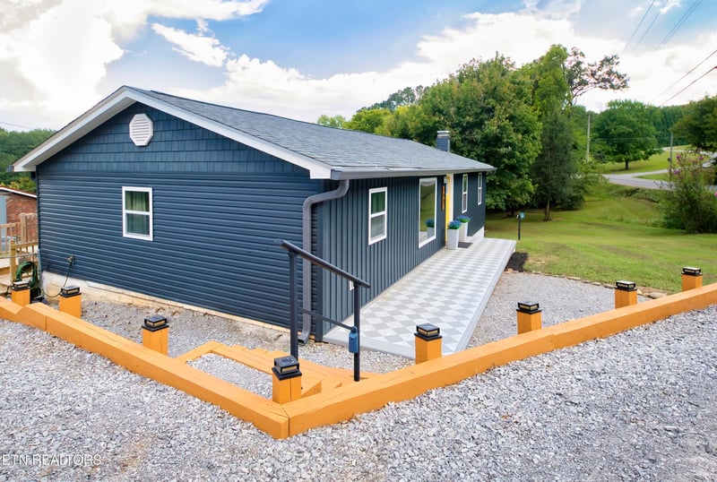1502 Shadowood Dr, Maryville, TN 37803